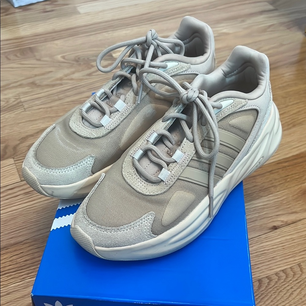 Adidas cloud foam sneaker 
Tan / blush color 
Size 7.5
Gently worn